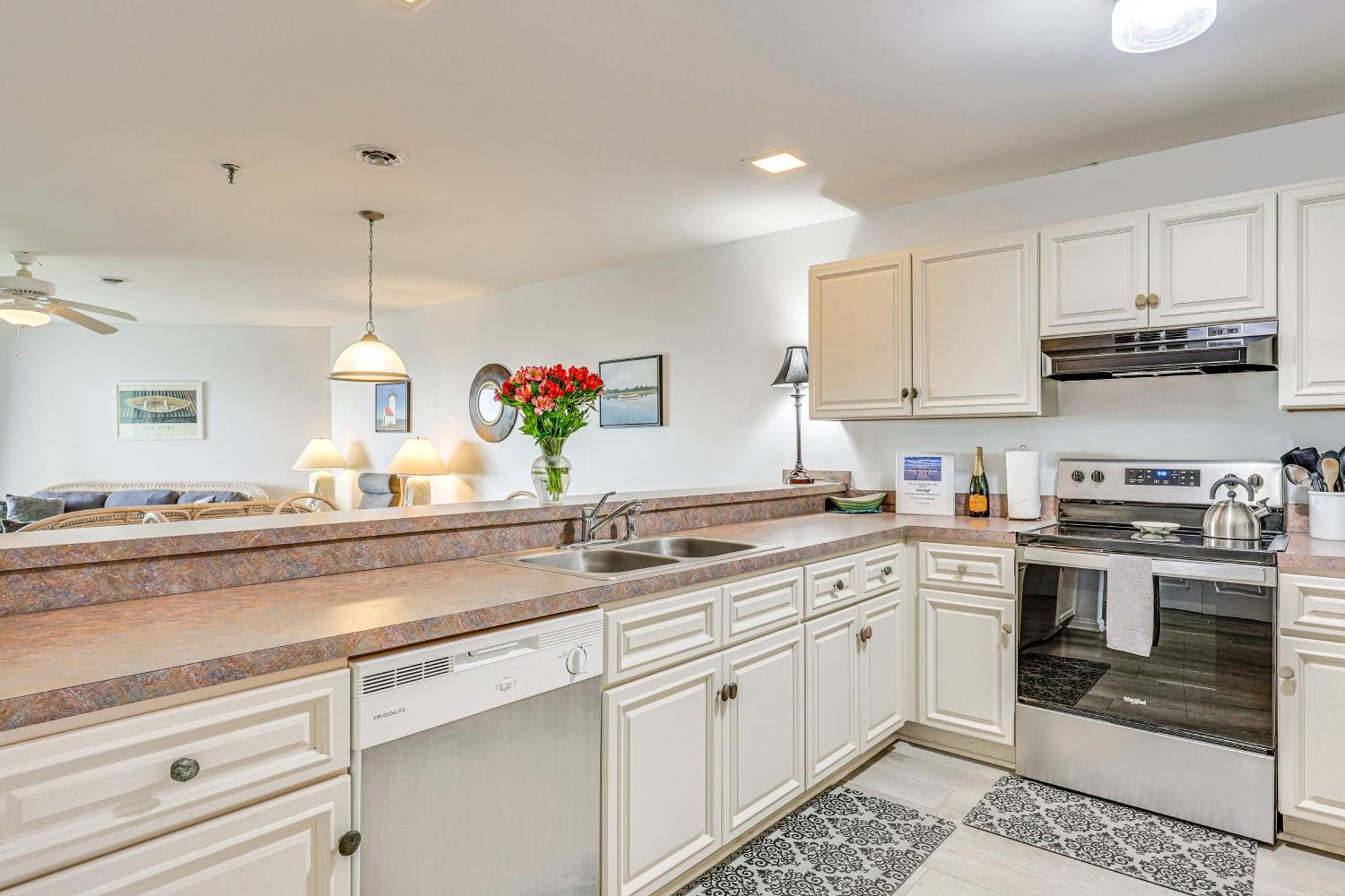 Oak Island Beachfront Condo With Community Pool Dış mekan fotoğraf