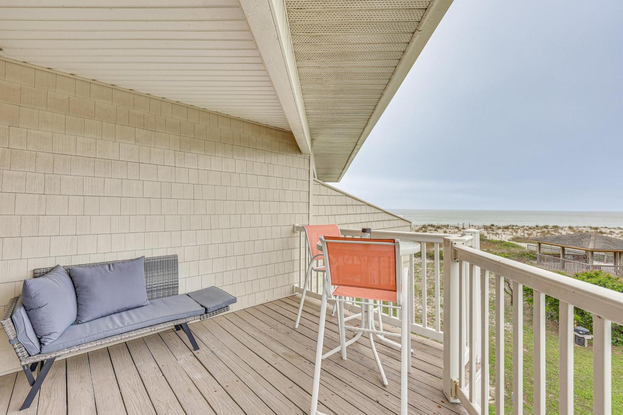 Oak Island Beachfront Condo With Community Pool Dış mekan fotoğraf