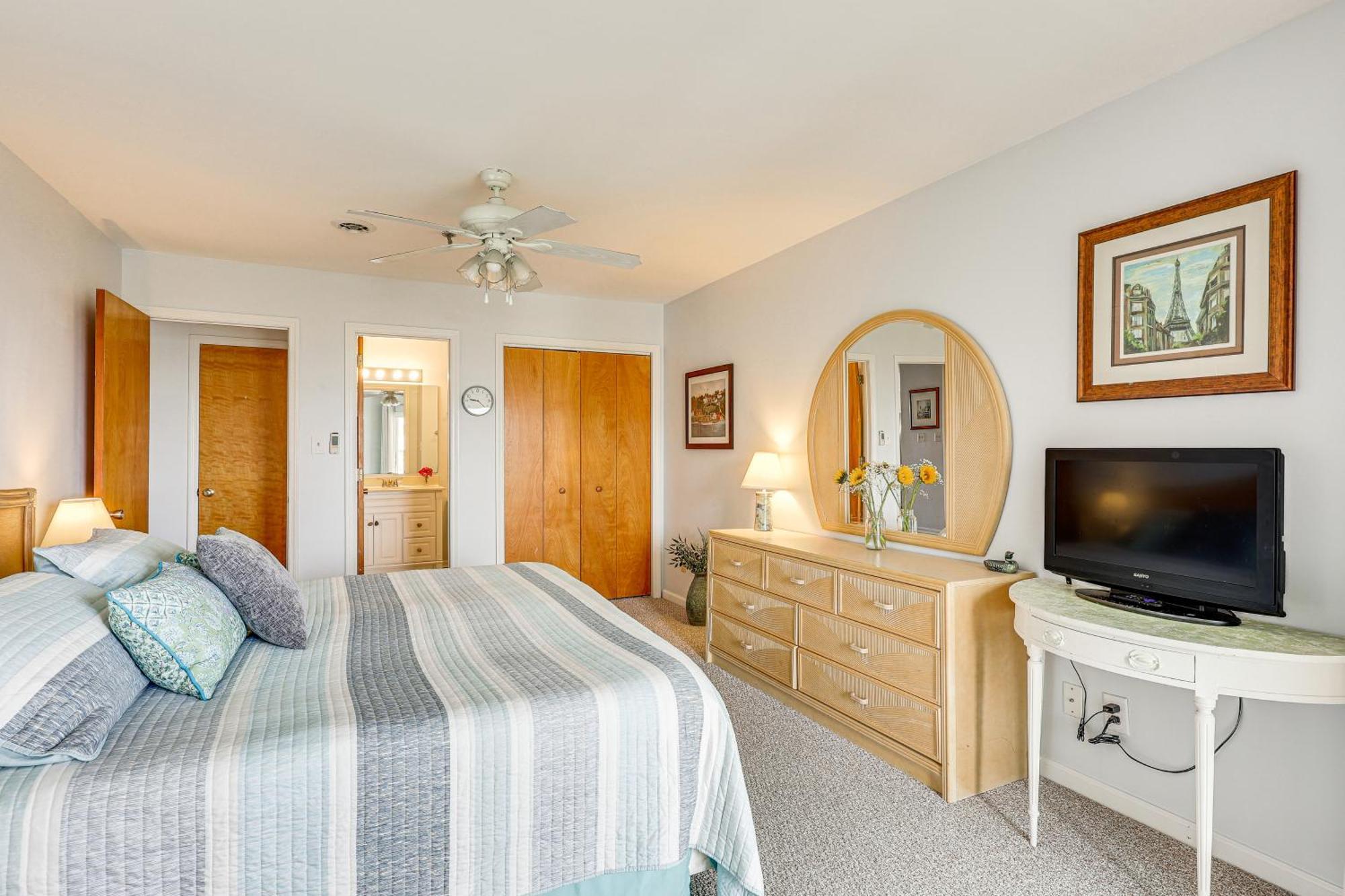 Oak Island Beachfront Condo With Community Pool Dış mekan fotoğraf