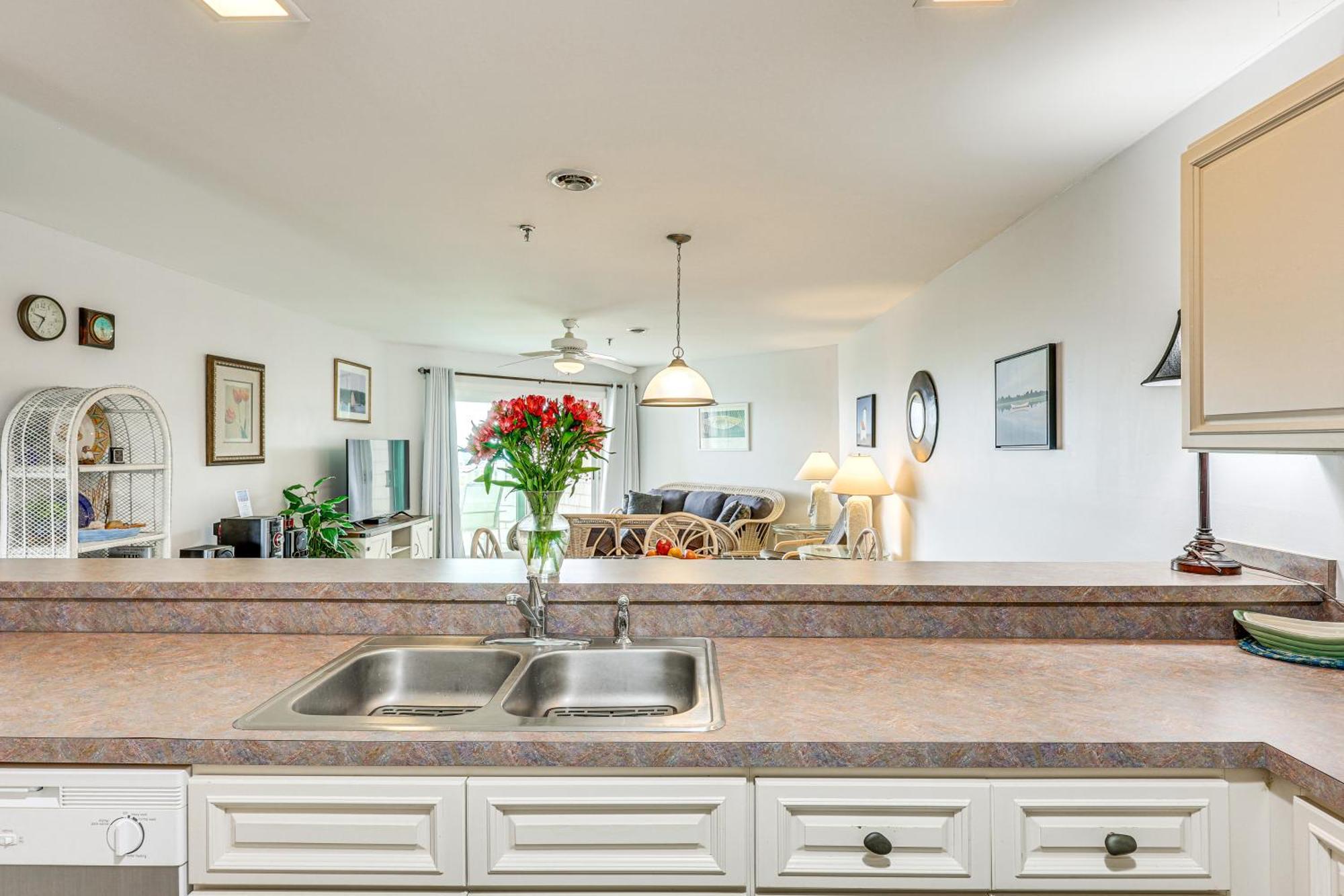 Oak Island Beachfront Condo With Community Pool Dış mekan fotoğraf