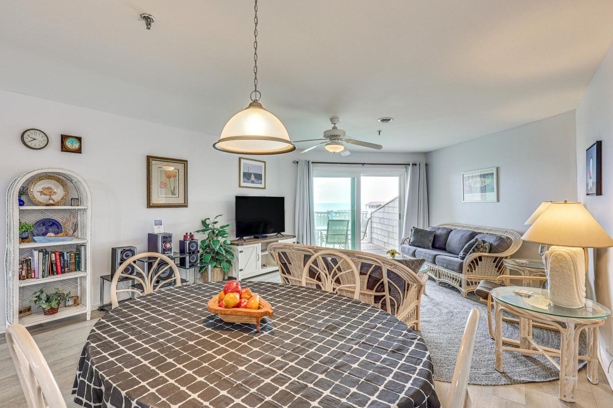 Oak Island Beachfront Condo With Community Pool Dış mekan fotoğraf